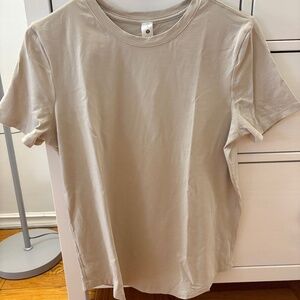 NWOT lululemon Women’s Short Sleeve Tee in Taupe